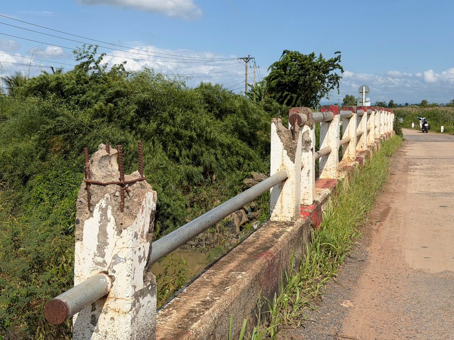 Đắk Lắk: Cầu Đắk P&eacute;k hư hỏng, tiềm ẩn nguy cơ mất an to&agrave;n giao th&ocirc;ng - Ảnh 3.