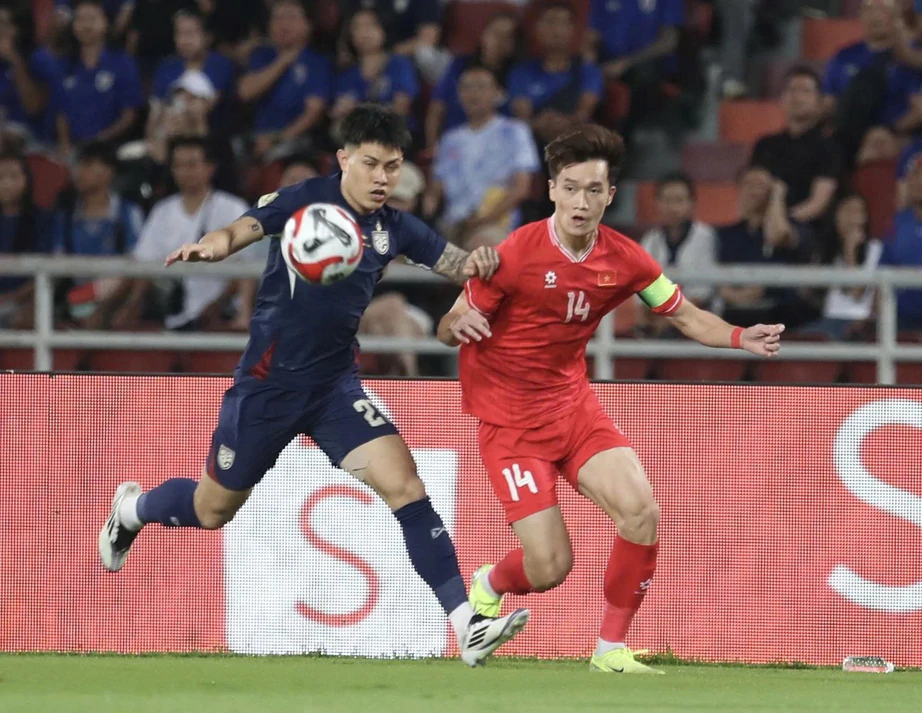 Đội h&igrave;nh ra s&acirc;n Việt Nam vs Th&aacute;i Lan: Kh&oacute; khăn chờ đ&oacute;n trong trận chung kết AFF Cup 2026 - Ảnh 1.