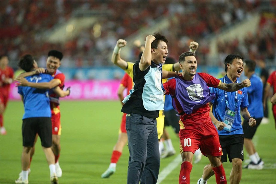 HLV Kim Sang-sik đi v&agrave;o lịch sử sau chức v&ocirc; địch AFF Cup 2026 - Ảnh 2.