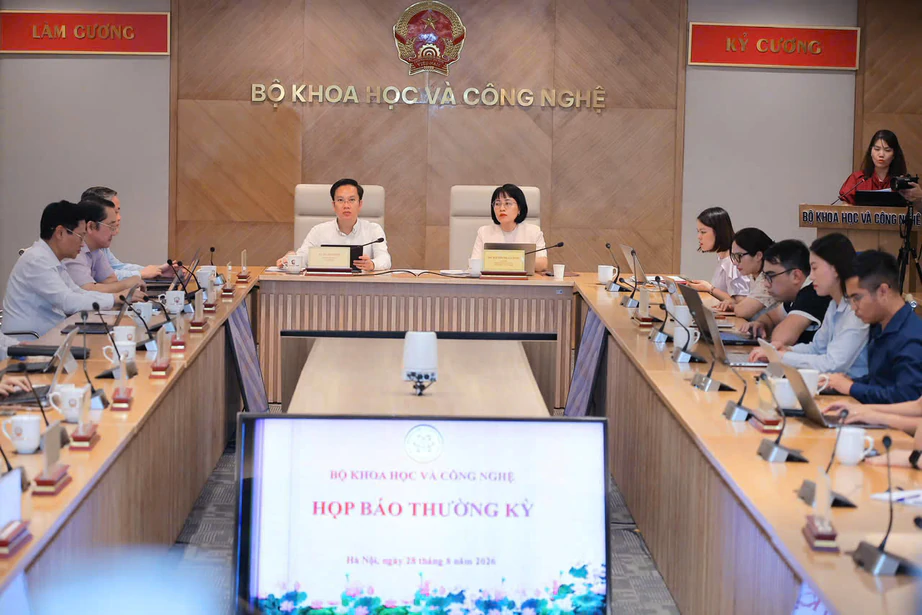 Xuất khẩu công nghệ số tăng 41%, Việt Nam tăng tốc cuộc đua AI và bán dẫn - Ảnh 1.