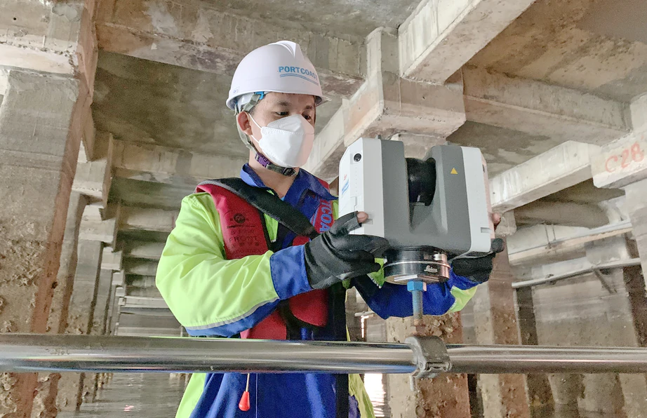 Nghề &ldquo;bắt bệnh&rdquo; cầu cảng - Ảnh 1.