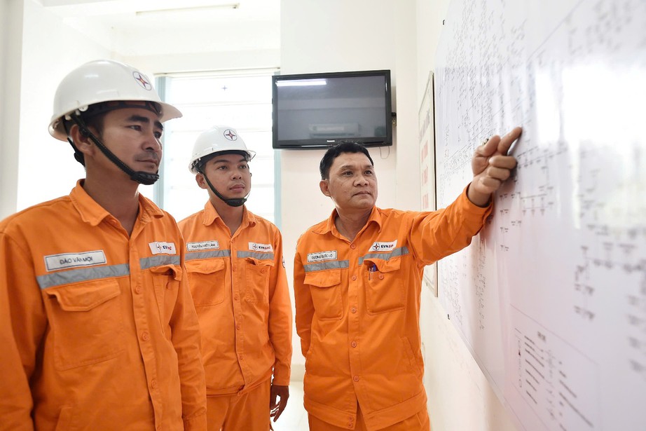 Tổng c&ocirc;ng ty Điện lực miền Nam: Gần 5.000 ca trực đảm bảo điện dịp lễ 2/9 - Ảnh 1.