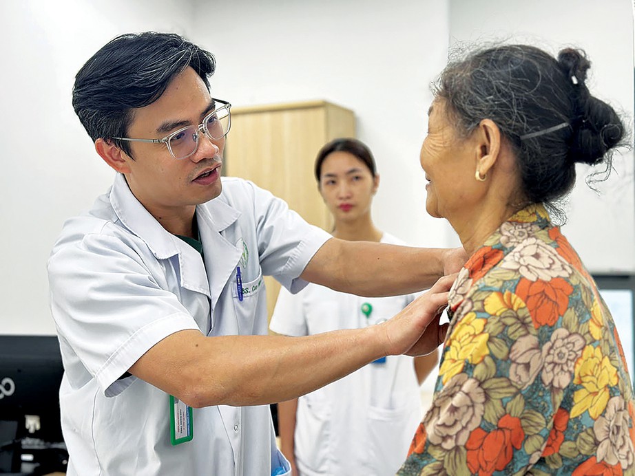 Người bệnh vơi nỗi lo khi Việt Đức, Bạch Mai &ldquo;hai l&agrave; một&rdquo; - Ảnh 2.