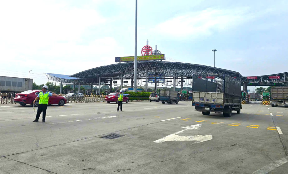 Trạm thu ph&iacute; cửa ng&otilde; Thủ đ&ocirc; th&ocirc;ng tho&aacute;ng ng&agrave;y đầu kỳ nghỉ lễ 2/9 - Ảnh 4.