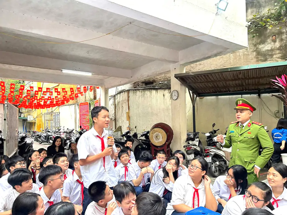 Nh&agrave; trường v&agrave; c&ocirc;ng an cấp x&atilde; thiết lập cơ chế phối hợp ph&ograve;ng ngừa bạo lực học đường - Ảnh 1.