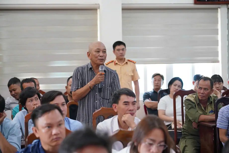 CSGT Huế tuy&ecirc;n truyền, hướng dẫn l&aacute;i xe an to&agrave;n cho doanh nghiệp vận tải - Ảnh 3.