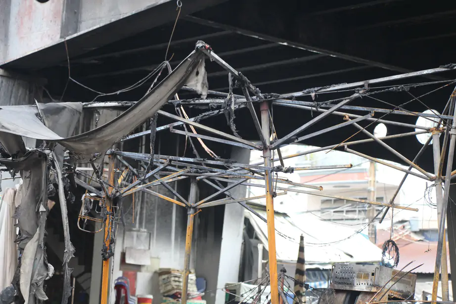 Ch&aacute;y khu vực Thương mại Bi&ecirc;n H&ograve;a: Hiện trường ngổn ngang, c&aacute;c tiểu thương trở lại dọn dẹp - Ảnh 20.