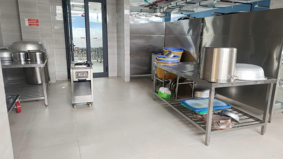 Phường Tây Mỗ dừng nhà cung cấp suất ăn trường Nguyễn Quý Đức vì chậm chia suất- Ảnh 1.