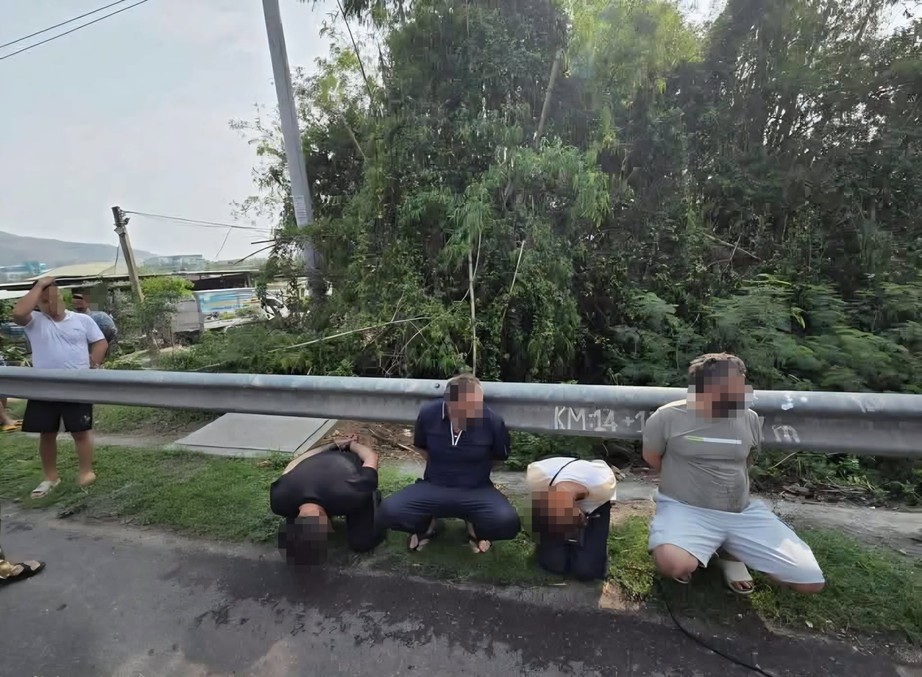Đắk Lắk: Chặn bắt 4 người nước ngo&agrave;i li&ecirc;n quan vụ lấy v&agrave;ng trị gi&aacute; 208 triệu đồng - Ảnh 1.