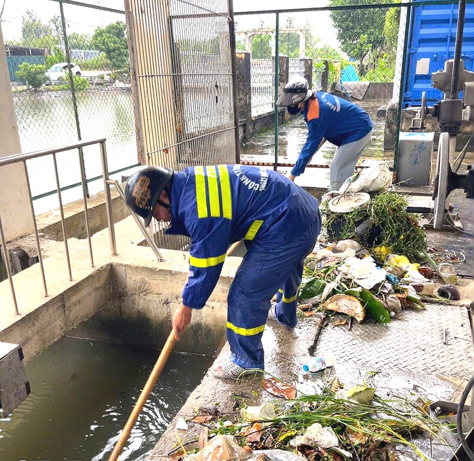 Mưa lớn, nhiều tuyến phố trung t&acirc;m Hải Ph&ograve;ng ngập cục bộ- Ảnh 3.