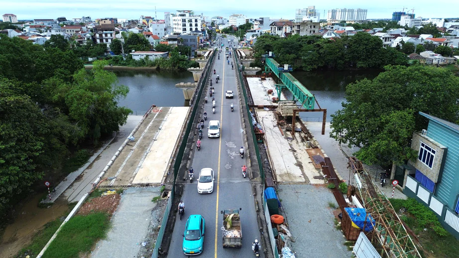 Thay nhà thầu mới, cầu Vỹ Dạ đã thi công trở lại- Ảnh 3.