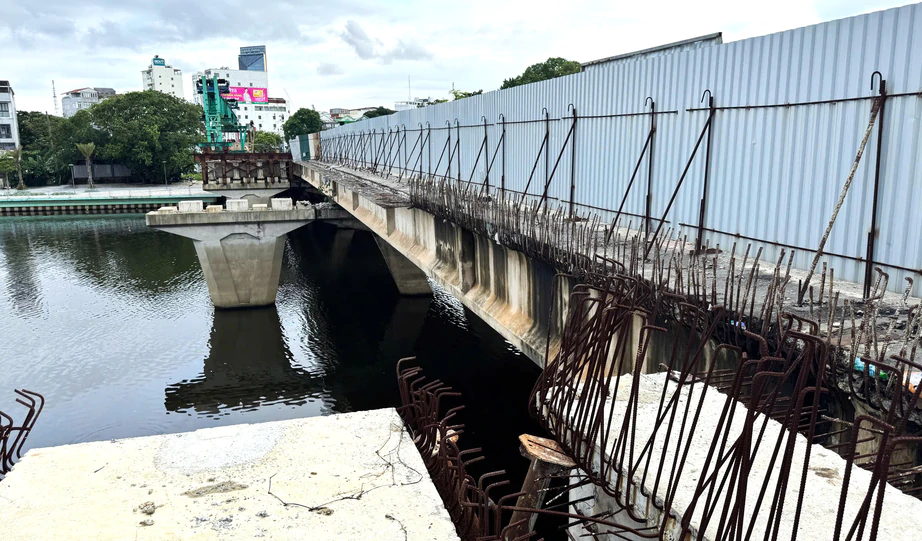 Thay nhà thầu mới, cầu Vỹ Dạ đã thi công trở lại- Ảnh 5.