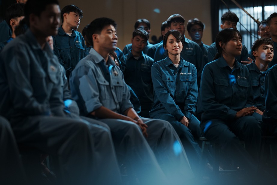 Hoa hậu Tiểu Vy chia sẻ hậu trường đóng phim điện ảnh “Bò sữa bay”- Ảnh 2.