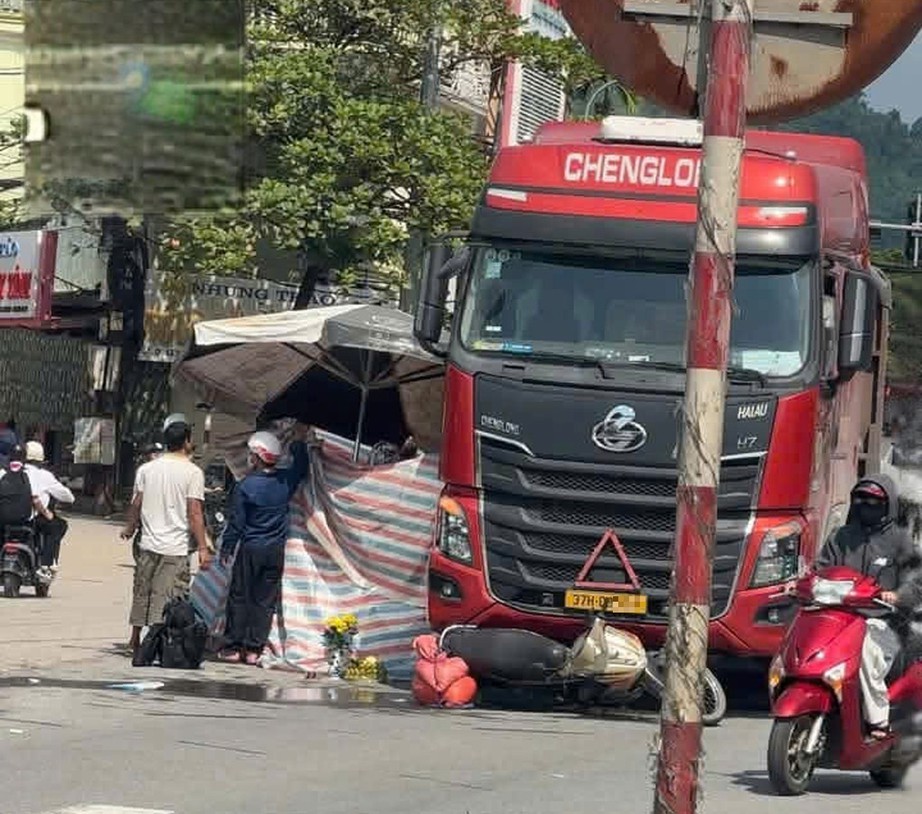Xe đầu k&eacute;o va chạm xe m&aacute;y tr&ecirc;n QL48 qua Nghệ An, người đ&agrave;n &ocirc;ng tử vong- Ảnh 1.