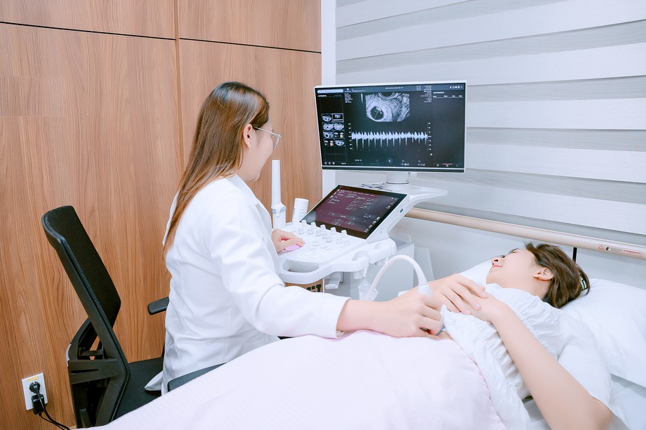 Kết hôn muộn ảnh hưởng đến việc sinh con ra sao?- Ảnh 1.