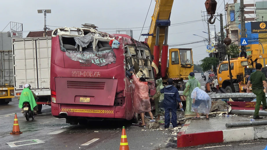Vụ xe khách va chạm liên hoàn ở Gia Lai: Sức khoẻ người bị thương hiện ra sao?- Ảnh 1.