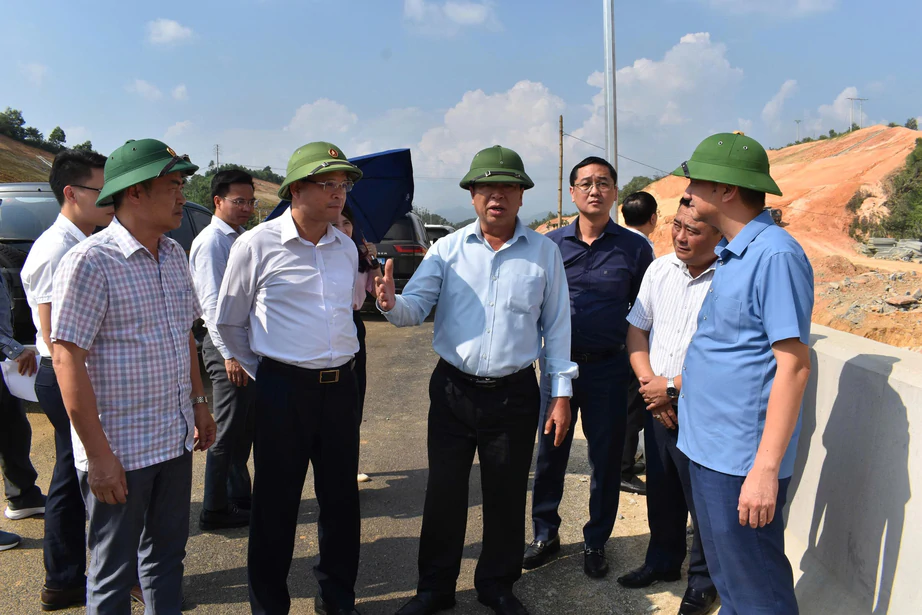 Bộ trưởng Trần Hồng Minh kiểm tra tiến độ thực hiện dự án cao tốc Tuyên Quang - Hà Giang- Ảnh 3.