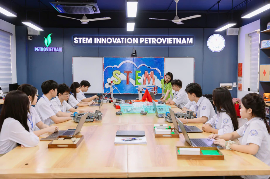 Stem Innovation Petrovietnam sau một năm triển khai: Đổi mới cách dạy, khơi mở cách học- Ảnh 1.