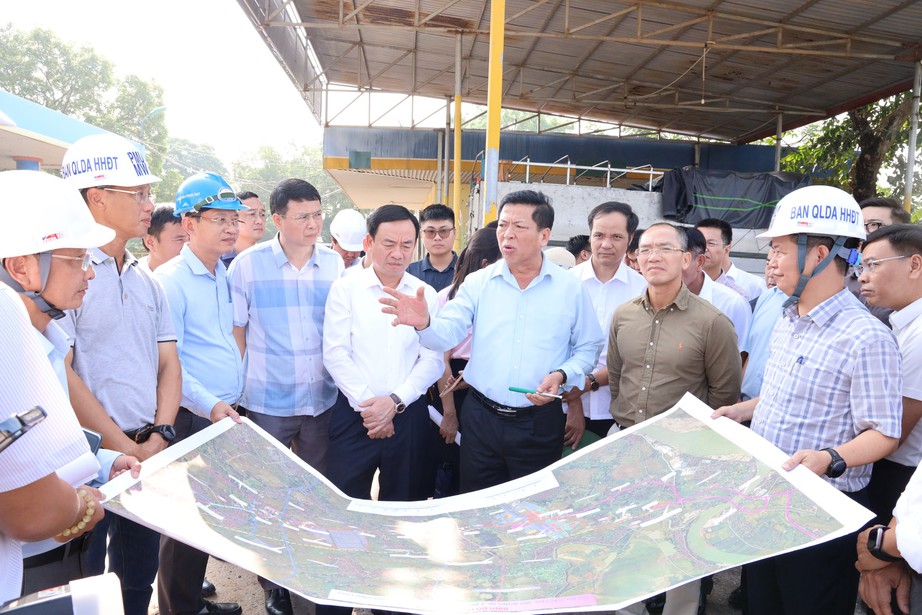 Bộ trưởng Trần Hồng Minh: Thi công quốc lộ 2 cần quyết liệt, đồng bộ, liên tục - Ảnh 1.