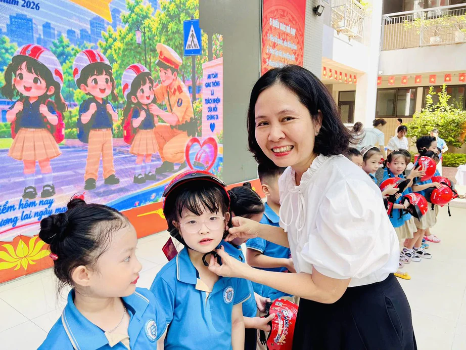 Hà Nội tăng cường kỹ năng ATGT, PCCC cho học sinh- Ảnh 1.