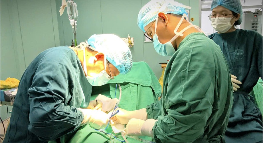 Kh&ocirc;ng chủ quan khi trẻ nam xuất hiện c&aacute;c cơn đau v&ugrave;ng k&iacute;n- Ảnh 1.