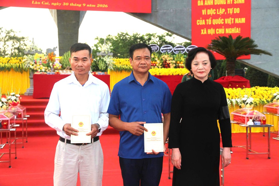 Xúc động lễ truy điệu và an táng 71 hài cốt liệt sĩ ở Lào Cai- Ảnh 7.
