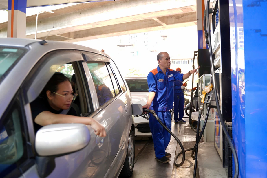 Thị trường xăng dầu: Siết mua bán chéo hay giữ dư địa cạnh tranh?- Ảnh 2.