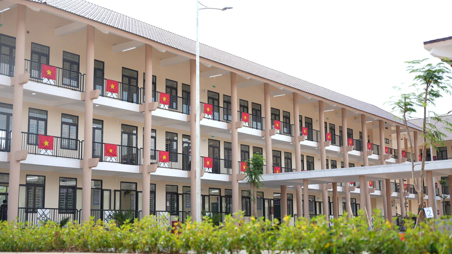 Ph&oacute; Thủ tướng Phạm Thị Thanh Tr&agrave; dự lễ kh&aacute;nh th&agrave;nh trường li&ecirc;n cấp bi&ecirc;n giới ở Huế- Ảnh 3.