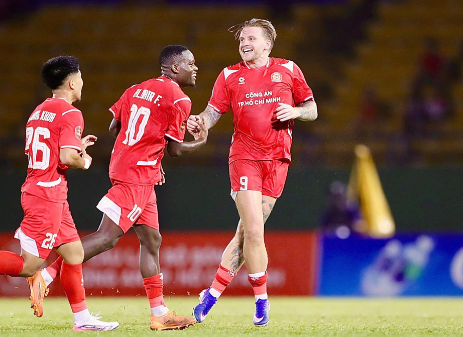 V-League: Tiến Linh tỏa s&aacute;ng gi&uacute;p CLB C&ocirc;ng an TP. HCM vượt qua H&agrave; Nội- Ảnh 1.