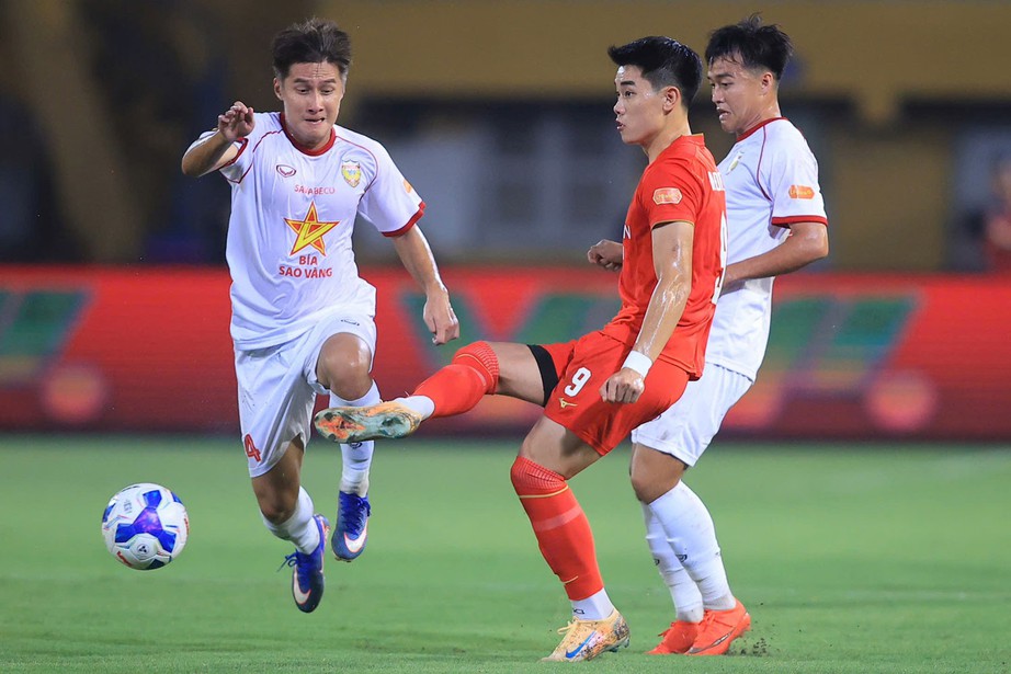 V-League: CLB C&ocirc;ng an H&agrave; Nội thắng dễ Hồng Lĩnh H&agrave; Tĩnh- Ảnh 1.