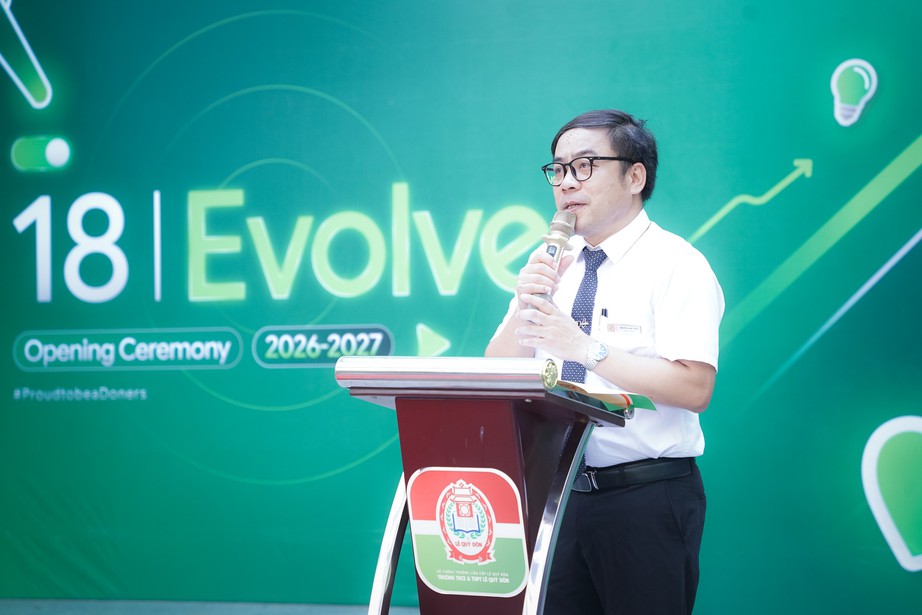 Học sinh H&agrave; Nội rộn r&agrave;ng ng&agrave;y khai giảng năm học mới - Ảnh 15.