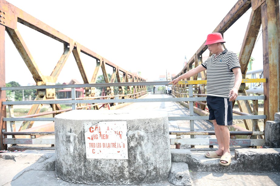 Ninh B&igrave;nh cấm luồng k&ecirc;nh Quần Li&ecirc;u ba ng&agrave;y để ph&aacute; dỡ cầu sắt- Ảnh 1.