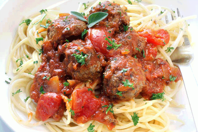 4. M&igrave; &Yacute; v&agrave; thịt vi&ecirc;n: Rượu l&agrave;m thay đổi kho dự trữ glycogen của cơ thể. Bổ sung thực phẩm gi&agrave;u carbs như m&oacute;n m&igrave; &Yacute; v&agrave; thịt vi&ecirc;n gi&uacute;p mức glycogen trong dạ d&agrave;y của bạn kh&ocirc;ng bị thiếu hụt. C&aacute;c chuy&ecirc;n gia gợi &yacute; bạn c&oacute; thể ăn c&aacute;c m&oacute;n m&igrave; tương tự như m&igrave; g&agrave;, m&igrave; b&ograve;,...