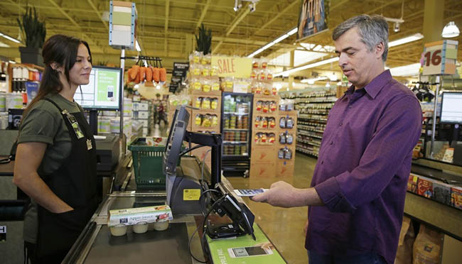 6. Người d&acirc;n ở Thụy Điển sử dụng một hệ thống gọi l&agrave; Swish&nbsp;để thanh to&aacute;n cho tất cả c&aacute;c giao dịch mua h&agrave;ng của họ.&nbsp;N&oacute; được kết nối với số điện thoại v&agrave; t&agrave;i khoản ng&acirc;n h&agrave;ng của họ.&nbsp;
