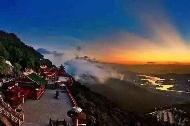 12. Danh lam thắng cảnh ở Tuyền Ch&acirc;u, Ph&uacute;c Kiến lu&ocirc;n khiến cho du kh&aacute;ch kh&ocirc;ng ngại đường xa t&igrave;m đến.