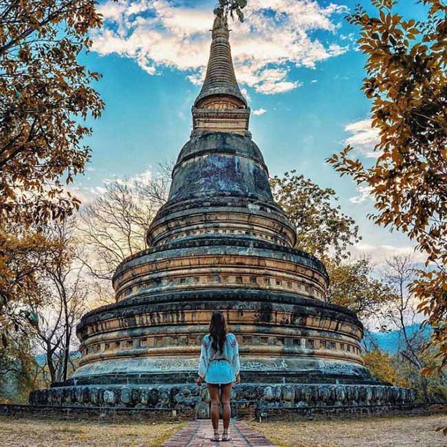 Wat Umong, Chiang Mai: Khi ng&ocirc;i đền được x&acirc;y dựng lần đầu ti&ecirc;n v&agrave;o thế kỷ 14, n&oacute; được sử dụng như một tu viện trong rừng. C&acirc;y xanh tươi tốt vẫn c&ograve;n bao xung quanh ng&ocirc;i đền huyền b&iacute;.
