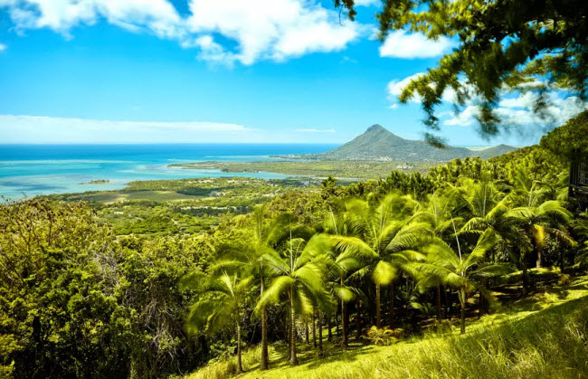 Mauritius: Nằm ngoài khơi bờ biển đông nam châu Phi, hòn đảo chính của Mauritius có nhiều hoạt động để du khách khám phá thiên nhiên như lặn, đi bộ đường dài hay đạp xe.