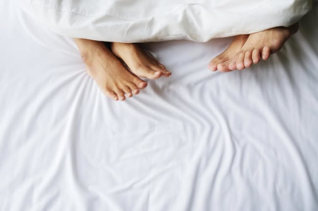 Mang những điều mới lạ l&ecirc;n giường: C&aacute;c cặp vợ chồng c&oacute; thể thử đổi vai tr&ograve; cho nhau bởi v&igrave; điều đ&oacute; lu&ocirc;n mang lại cảm gi&aacute;c tươi mới v&agrave; th&uacute; vị trong đời sống t&igrave;nh dục.