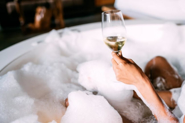 Đừng bao giờ n&oacute;i &ldquo;kh&ocirc;ng&rdquo;: T&igrave;nh trạng căng thẳng, mệt mỏi, c&aacute;u gắt c&oacute; thể khiến bạn kh&ocirc;ng sẵn s&agrave;ng cho &ldquo;chuyện ấy&rdquo;,&nbsp; nhưng thay v&igrave; n&oacute;i &ldquo;kh&ocirc;ng&rdquo; với người bạn đời, h&atilde;y từ chối một kh&eacute;o l&eacute;o hơn.