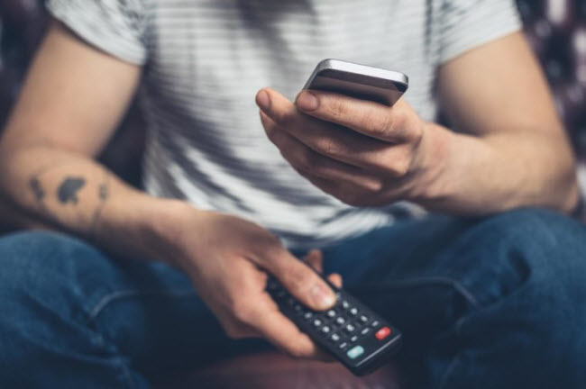 Đừng so s&aacute;nh &ldquo;chuyện ấy&rdquo; với người kh&aacute;c: Việc so s&aacute;nh đời sống t&igrave;nh dục của bạn với mong muốn của ai đ&oacute; sẽ lu&ocirc;n l&agrave;m bạn thất vọng. Điều n&agrave;y bao gồm việc so s&aacute;nh với cảnh &acirc;n &aacute;i bạn xem tr&ecirc;n tivi, internet hay truyện. H&atilde;y để đời sống t&igrave;nh dục diễn ra theo &yacute; muốn của vợ chồng bạn.