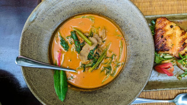 S&uacute;p b&ograve; chua: M&oacute;n s&uacute;p n&agrave;y rất tốt cho những người say rượu, cảm lạnh, hoặc th&iacute;ch hợp ăn v&agrave;o ng&agrave;y mưa. S&uacute;p b&ograve; chua c&oacute; thể được cho th&ecirc;m nước dừa để tăng hương vị thơm ngon.