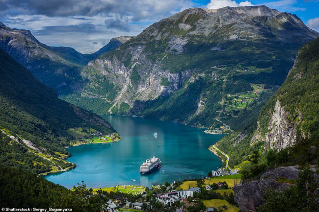 Vịnh Geirangerfjord được UNESCO c&ocirc;ng nhận l&agrave; di sản thế giới.