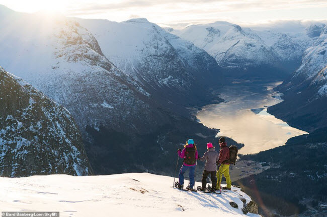 Nằm giữa vịnh Sognefjord v&agrave; Hardangerfjord, th&agrave;nh phố Voss được coi l&agrave; thủ đ&ocirc; của c&aacute;c hoạt động mạo hiểm ở Na Uy.