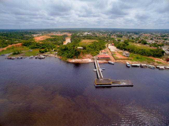 Manacapuru, Brazil: Địa điểm n&agrave;y ở giữa rừng nhiệt đới Amazon v&agrave; c&oacute; phong cảnh tuyệt đẹp với hệ sinh th&aacute;i đa dạng.