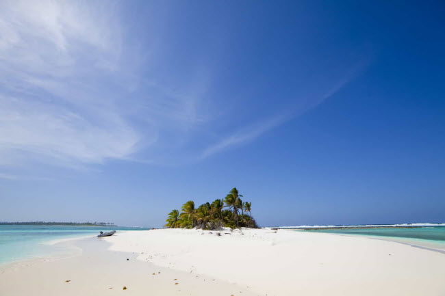 L&agrave;ng Bantam, Australia: Ng&ocirc;i l&agrave;ng Bantam được coi l&agrave; thi&ecirc;n đường tr&ecirc;n quần đảo Keeling. Nơi đ&acirc;y c&oacute; khoảng 600 cư d&acirc;n.