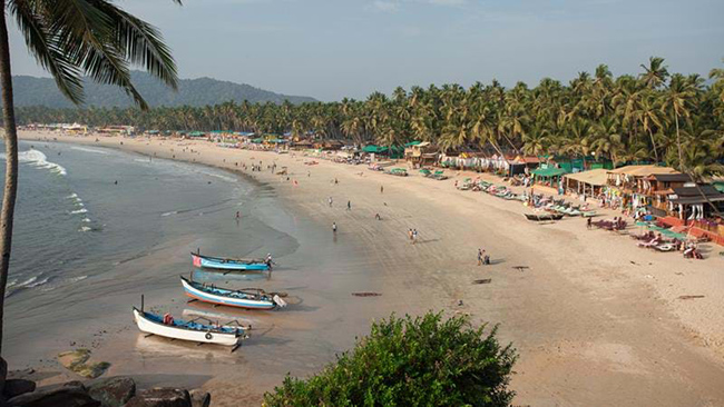 Aswem, Ấn Độ: Một trong những địa điểm y&ecirc;u th&iacute;ch của nhiều du kh&aacute;ch để ăn mừng năm mới ở ch&acirc;u &Aacute; l&agrave; Aswem. Những bữa tiệc theo phong c&aacute;ch Retro-Psychedelic Trance dưới c&acirc;y cọ sơn m&agrave;u rực rỡ v&agrave; hệ thống &acirc;m thanh n&aacute;o nhiệt l&agrave; thứ rất thu h&uacute;t du kh&aacute;ch.
