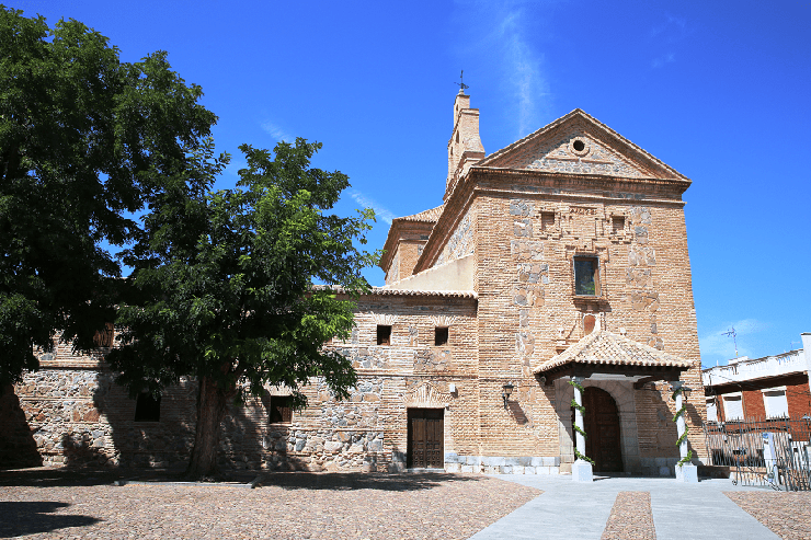 14. Ngo&agrave;i những chiếc cối xay gi&oacute; nổi tiếng, l&agrave;ng Consuegra c&ograve;n c&oacute; v&ocirc; số những nh&agrave; thờ, t&ograve;a nh&agrave;, viện bảo t&agrave;ng&hellip; Tất cả c&ograve;n giữ nguy&ecirc;n được n&eacute;t kiến tr&uacute;c vốn c&oacute; từ trước.
