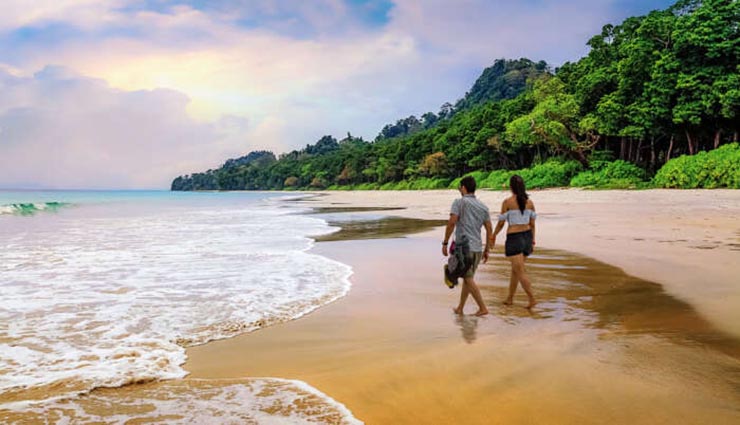 13. Đừng&nbsp;đến miền Bắc&nbsp;Andaman&nbsp;v&agrave;o m&ugrave;a thấp điểm. Trung b&igrave;nh, khoảng 50 người chết đuối mỗi năm tr&ecirc;n bờ biển ph&iacute;a t&acirc;y của Phuket, Krabi, Khao Lak khi c&oacute; gi&oacute; mạnh k&egrave;m theo s&oacute;ng lớn.

V&igrave; vậy, h&atilde;y tr&aacute;nh đi bơi ở những khu vực n&agrave;y của Th&aacute;i Lan trong khoảng thời gian từ th&aacute;ng 5 đến th&aacute;ng 11.
