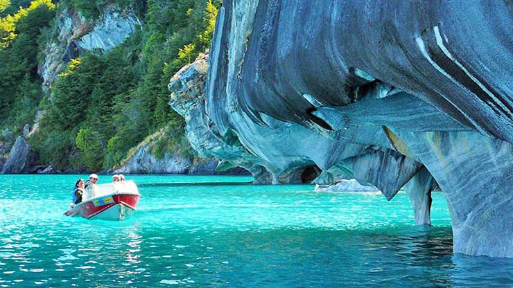 11. C&aacute;c tour du lịch thường k&eacute;o d&agrave;i 30 ph&uacute;t, được điều h&agrave;nh bởi một c&ocirc;ng ty địa phương v&agrave; chỉ b&aacute;n v&eacute; trong điều kiện thời tiết v&agrave; mực nước cho ph&eacute;p.


