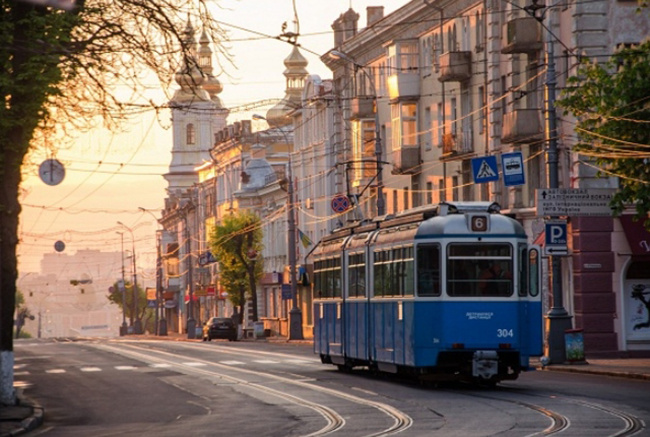Vinnytsia: L&ecirc;n kế hoạch kh&aacute;m ph&aacute; th&agrave;nh phố Vinnytsia đầy m&ecirc; hoặc m&agrave; bạn c&oacute; thể t&igrave;m thấy tr&ecirc;n Southern Bug, con s&ocirc;ng lớn thứ hai ở Ukraine. H&atilde;y tản bộ quanh th&agrave;nh phố tinh tế n&agrave;y để thấy tầm nh&igrave;n ấn tượng về kiến ​​tr&uacute;c. Tại đ&acirc;y bạn c&oacute; thể t&igrave;m thấy Bảo t&agrave;ng Lịch sử Địa phương để t&igrave;m hiểu th&ecirc;m về &yacute; nghĩa lịch sử của th&agrave;nh phố n&agrave;y.&nbsp;
